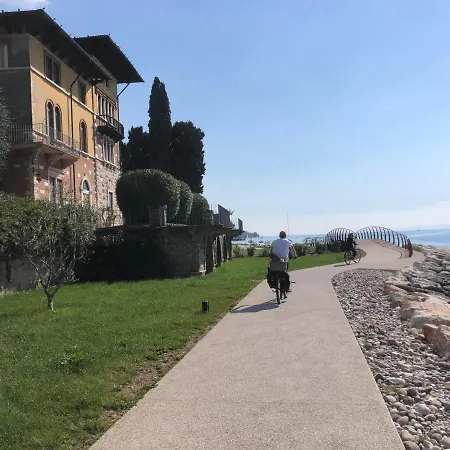 Casa Beppino A Castelletto * Бренцоне-суль-Гарда