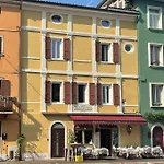 Casa Beppino A Castelletto Hébergement de vacances *